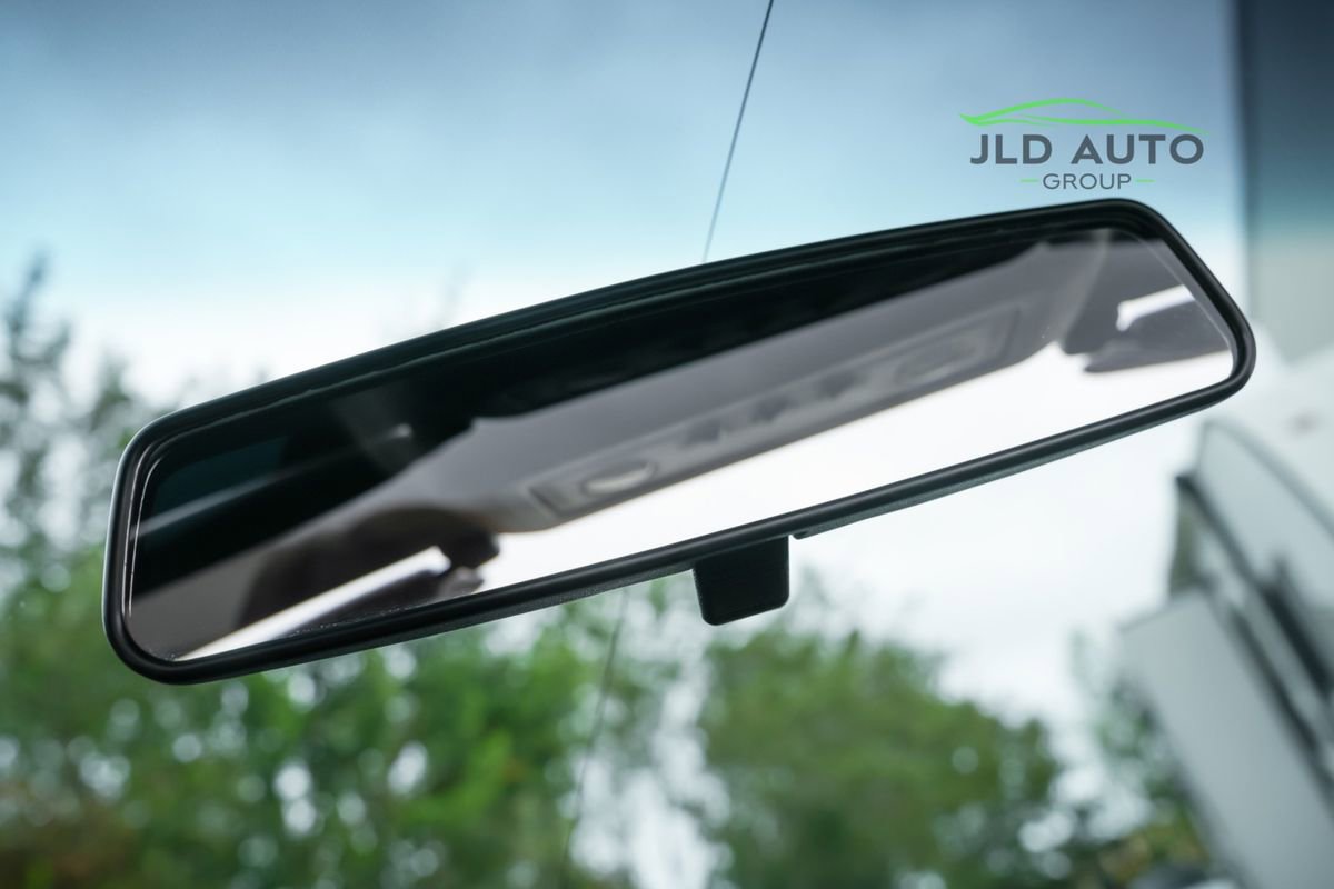 Used 2004 Ford Thunderbird Premium image 33