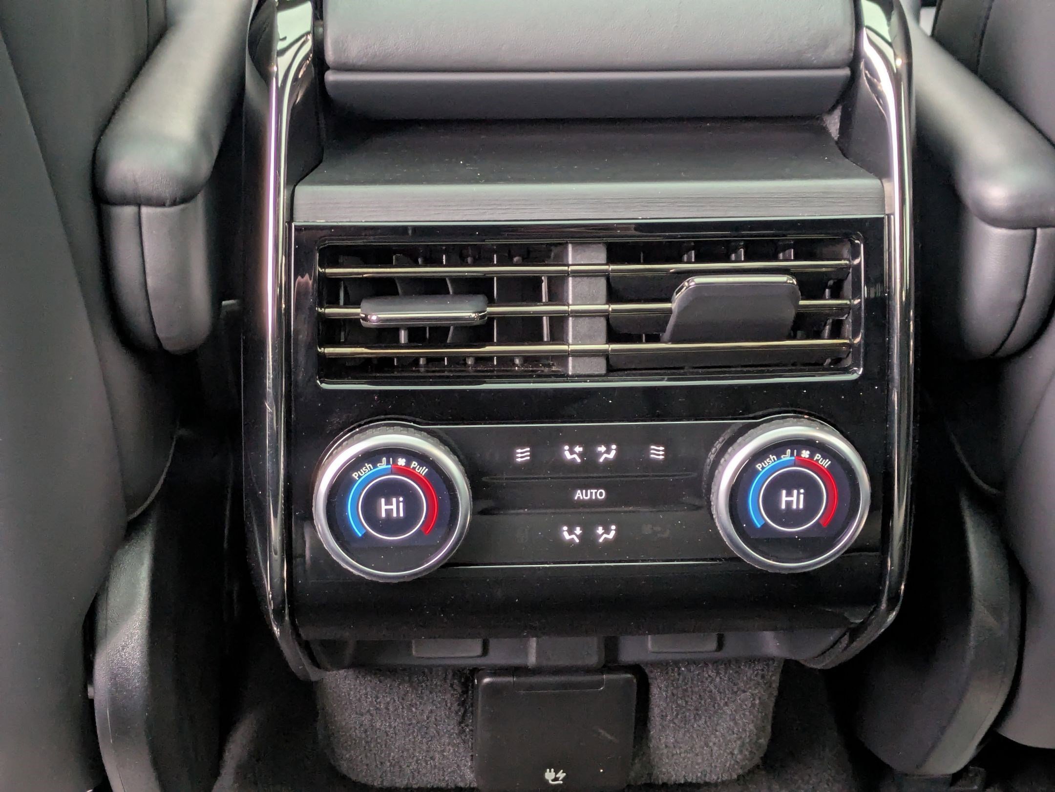 Certified 2024 Land Rover Range Rover Sport SE image 26