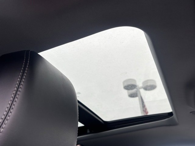 Used 2022 Ford Explorer XLT w/ Equipment Group 202A image 15