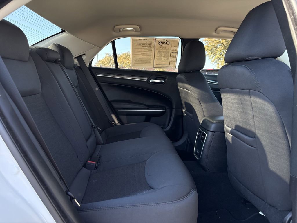 Used 2022 Chrysler 300 Touring image 30