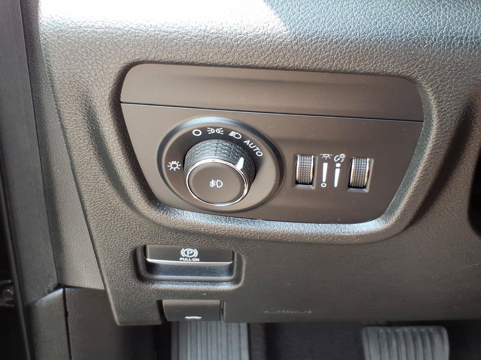 Used 2021 Jeep Grand Cherokee L Limited AWD/4WD image 17