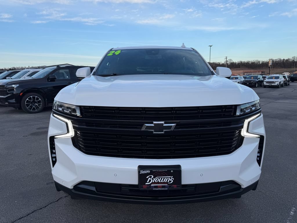 Used 2024 Chevrolet Suburban RST AWD/4WD image 2