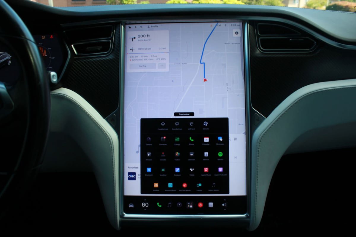 Used 2017 Tesla Model X 75D AWD/4WD image 16