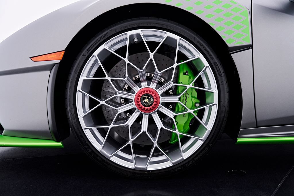 Used 2023 Lamborghini Huracan STO RWD image 3
