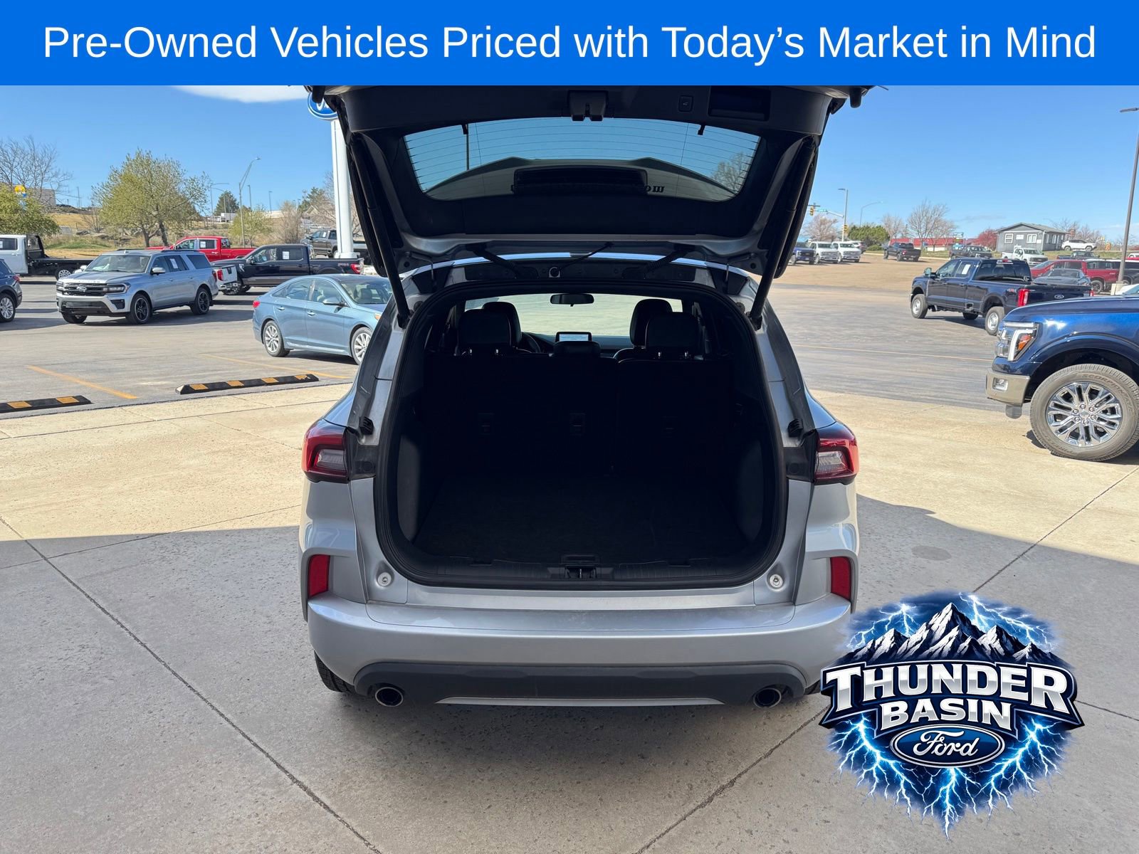 Used 2024 Ford Escape ST-Line image 3