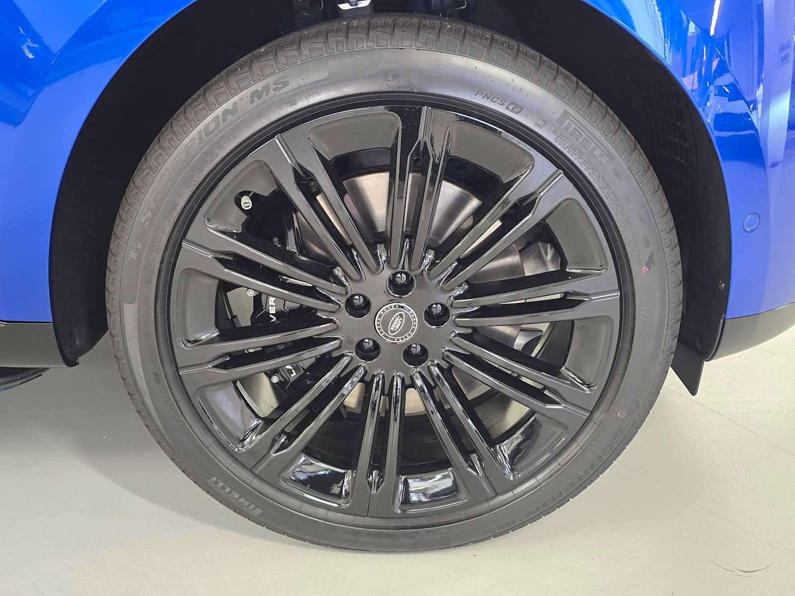 New 2025 Land Rover Range Rover SV image 9