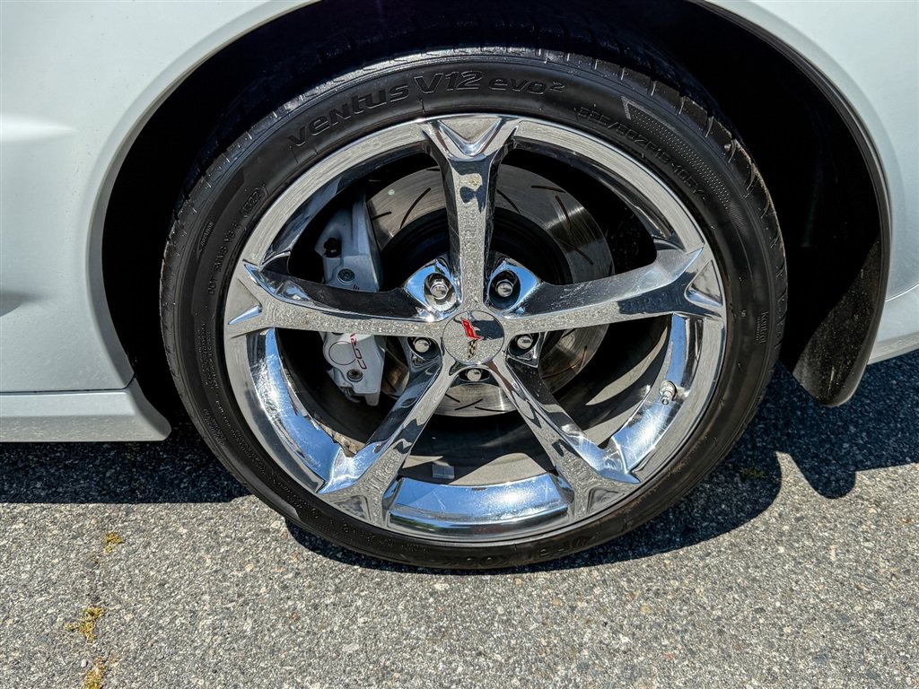 Used 2010 Chevrolet Corvette Grand Sport w/ Preferred Equipment Group RWD image 17
