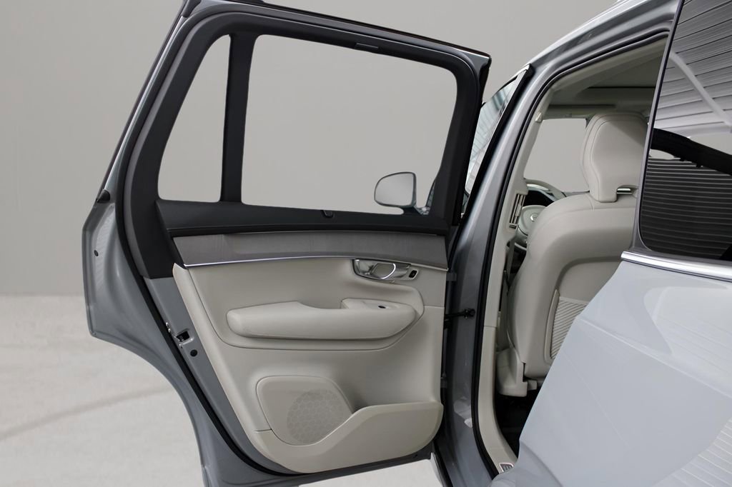 New 2026 Volvo XC90 B6 Ultra w/ Protection Package image 18