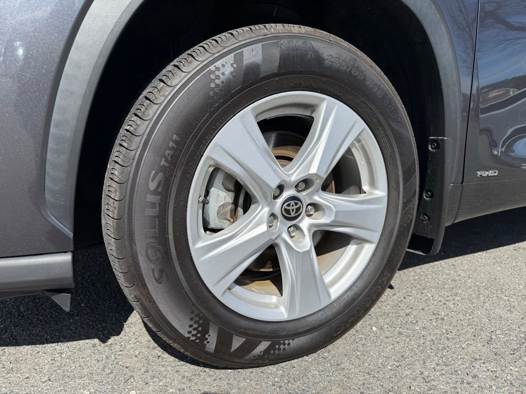 Used 2025 Toyota Highlander XLE image 15