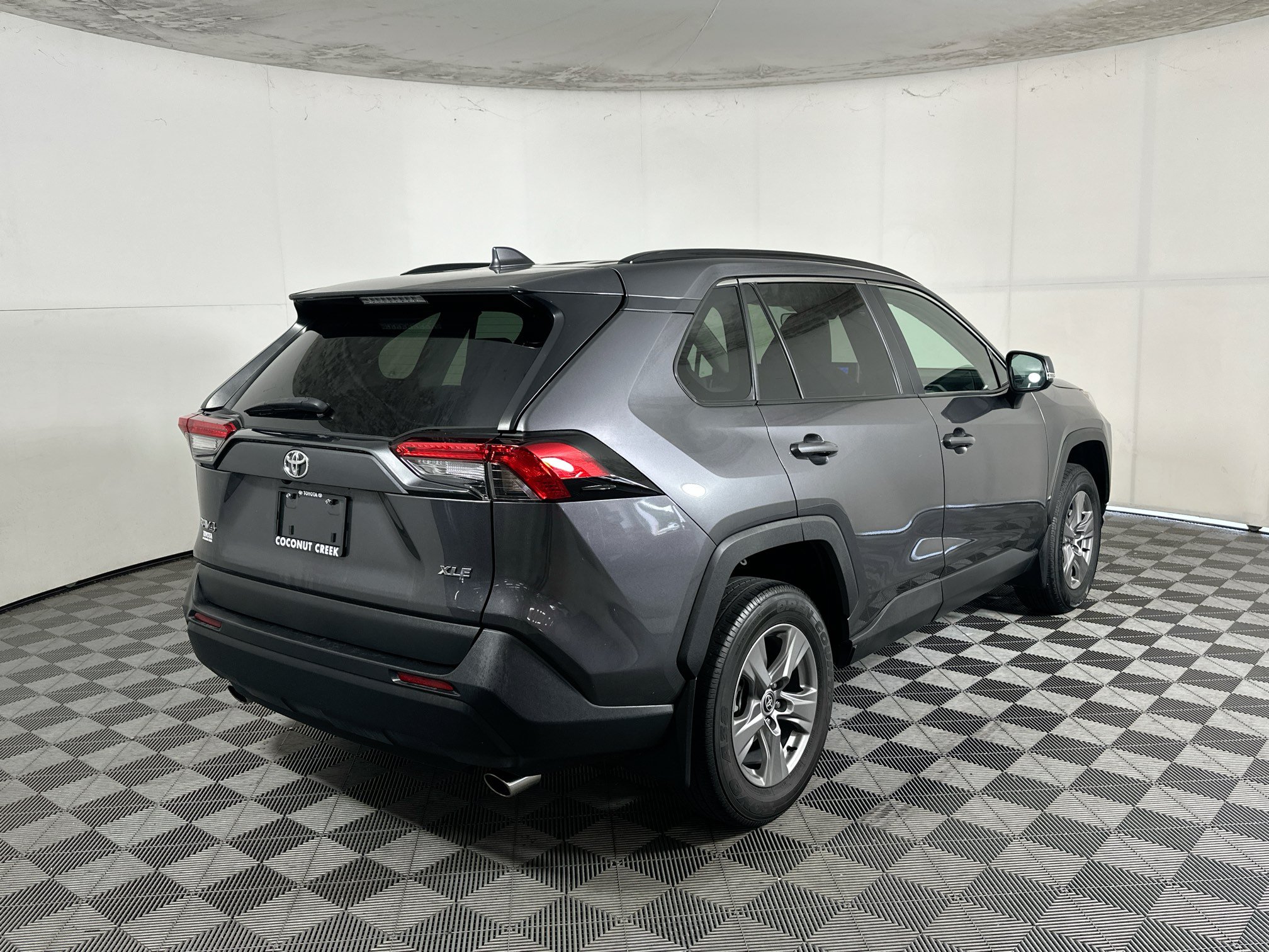 Used 2024 Toyota RAV4 XLE w/ Convenience Package FWD image 3