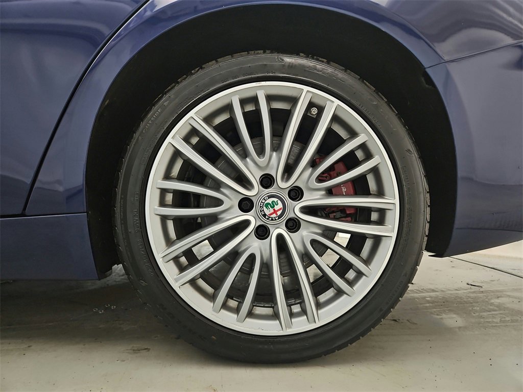 Used 2018 Alfa Romeo Giulia Ti w/ Quick Order Package 22X Lusso image 41