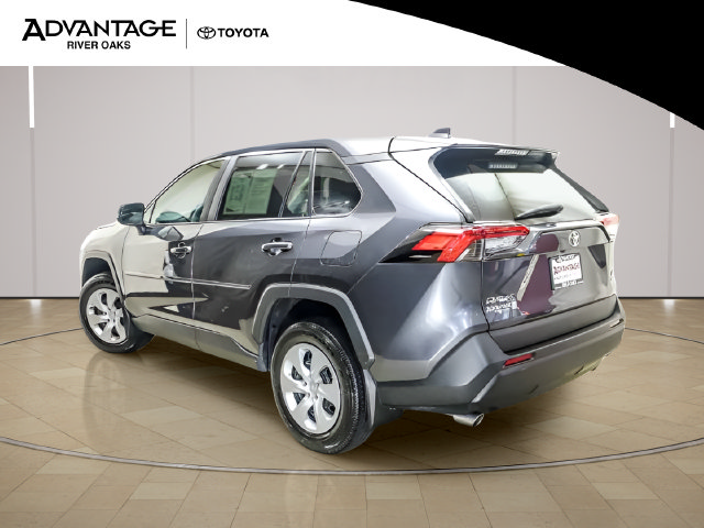 Used 2024 Toyota RAV4 LE AWD/4WD image 5