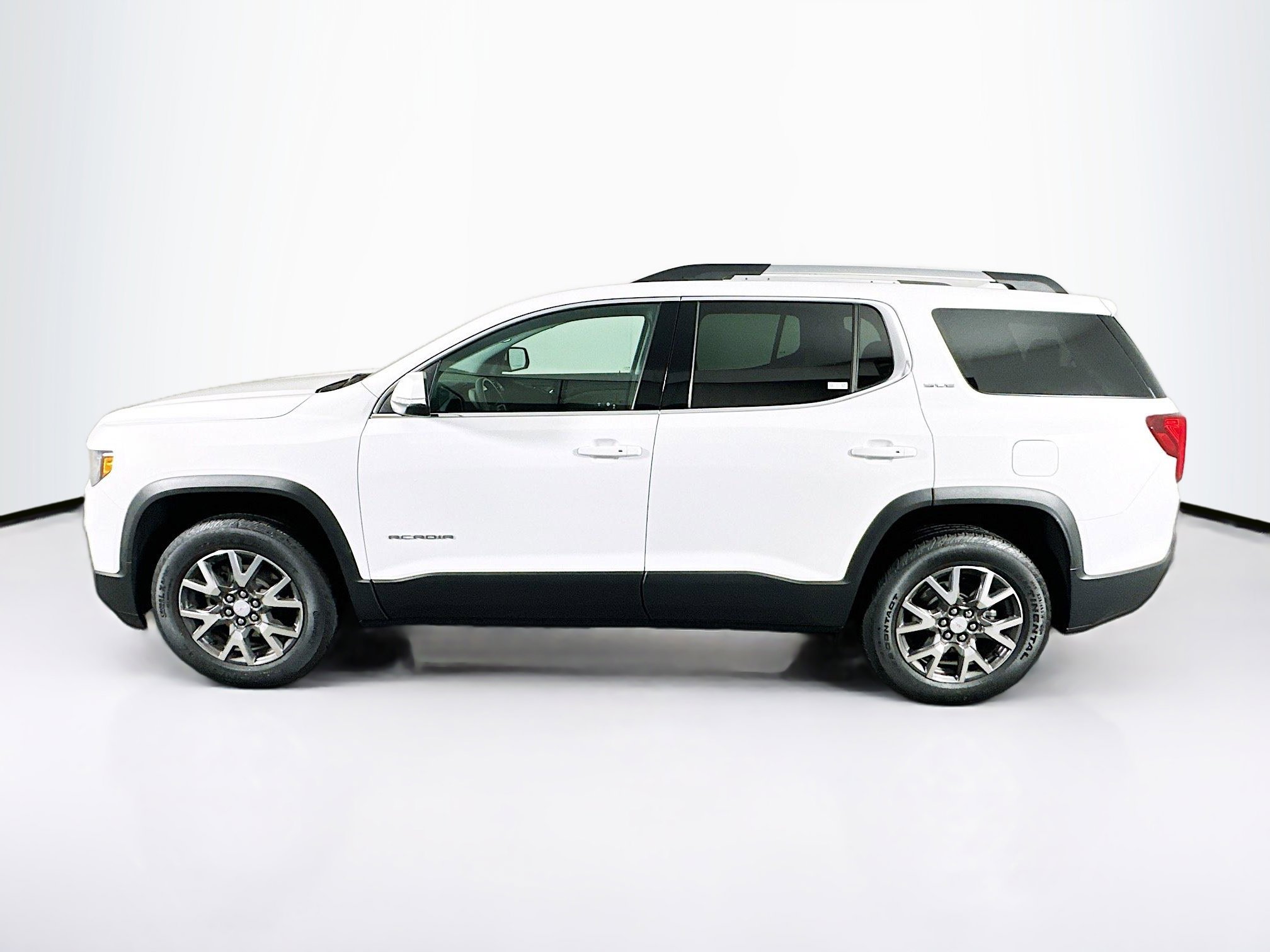 Used 2023 GMC Acadia SLE w/ Driver Convenience Package image 4