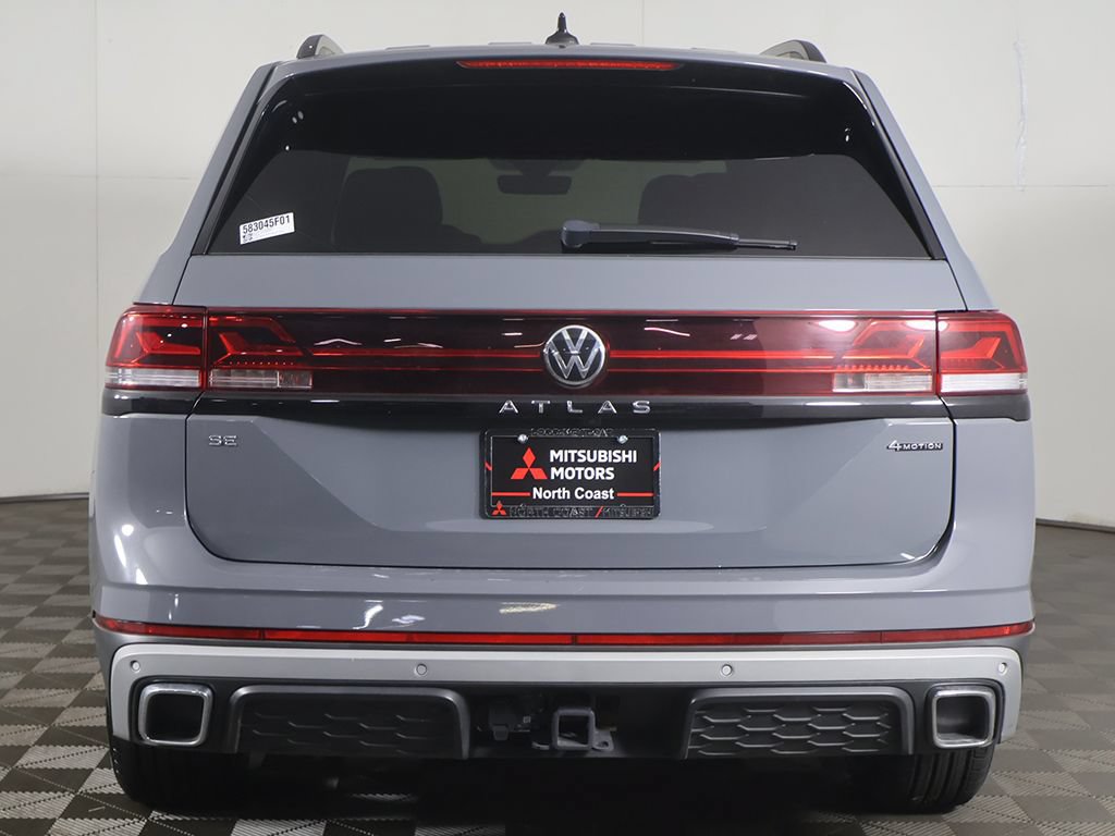 Used 2024 Volkswagen Atlas Peak Edition SE AWD/4WD image 13