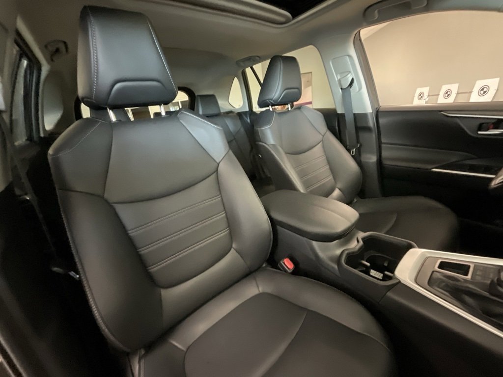 Used 2024 Toyota RAV4 XLE Premium image 20