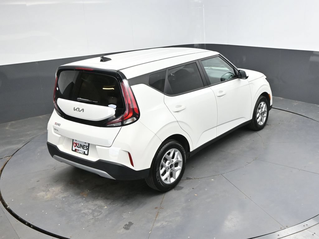 Used 2025 Kia Soul LX w/ LX Technology Package FWD image 29