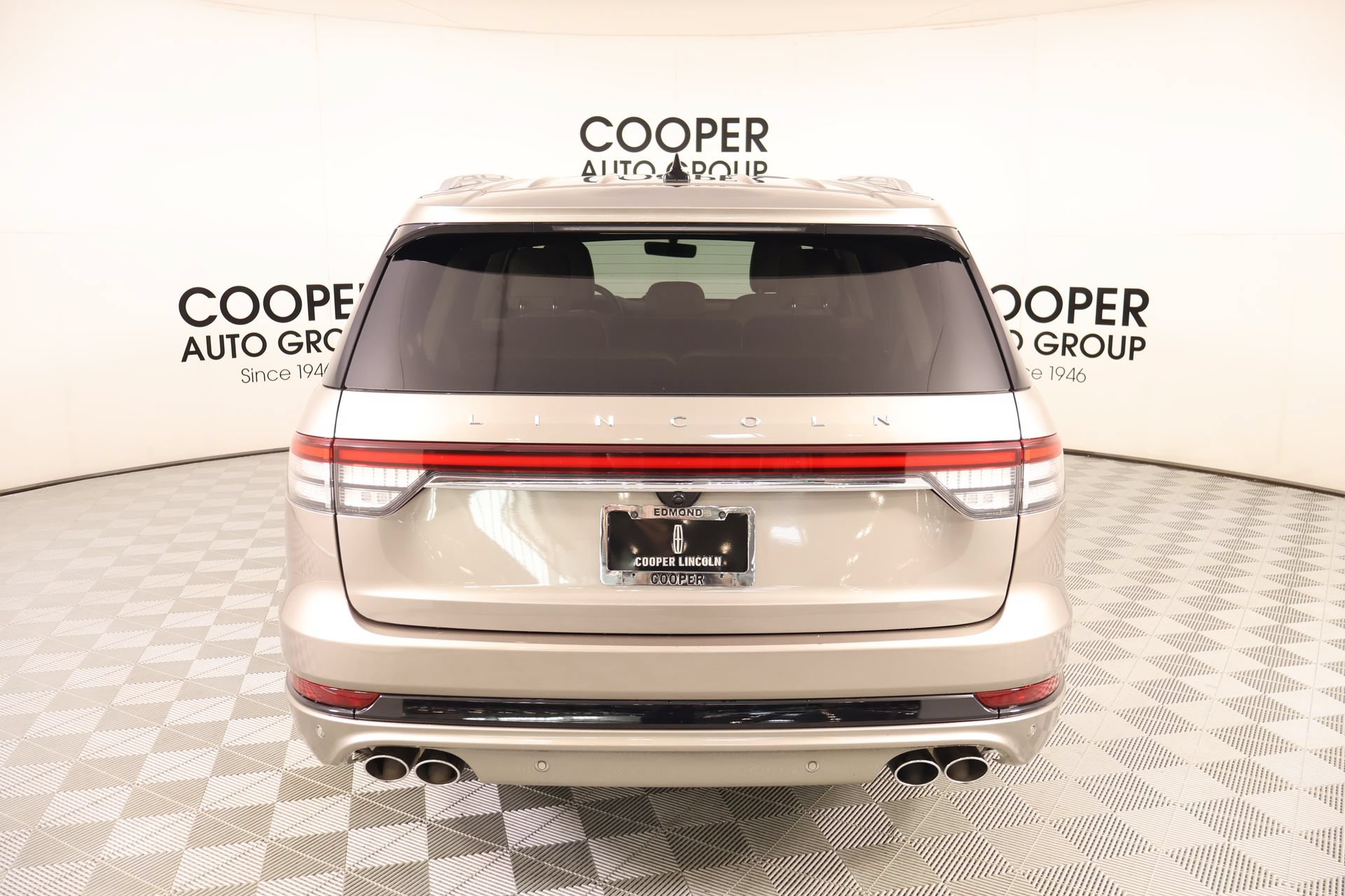 Used 2021 Lincoln Aviator Grand Touring w/ Elements Package Plus AWD/4WD image 23