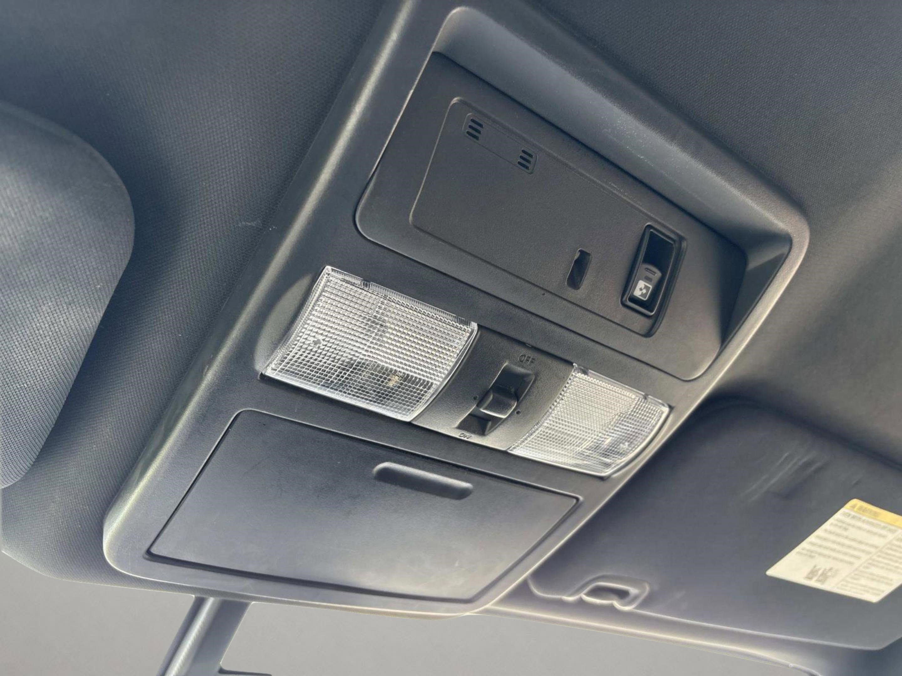 Used 2019 Nissan Titan SV w/ SV Convenience Package RWD image 28