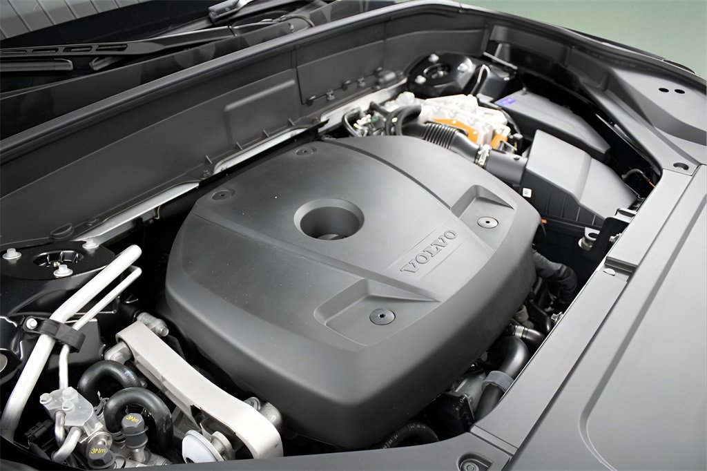 Certified 2025 Volvo XC90 T8 Plus image 12