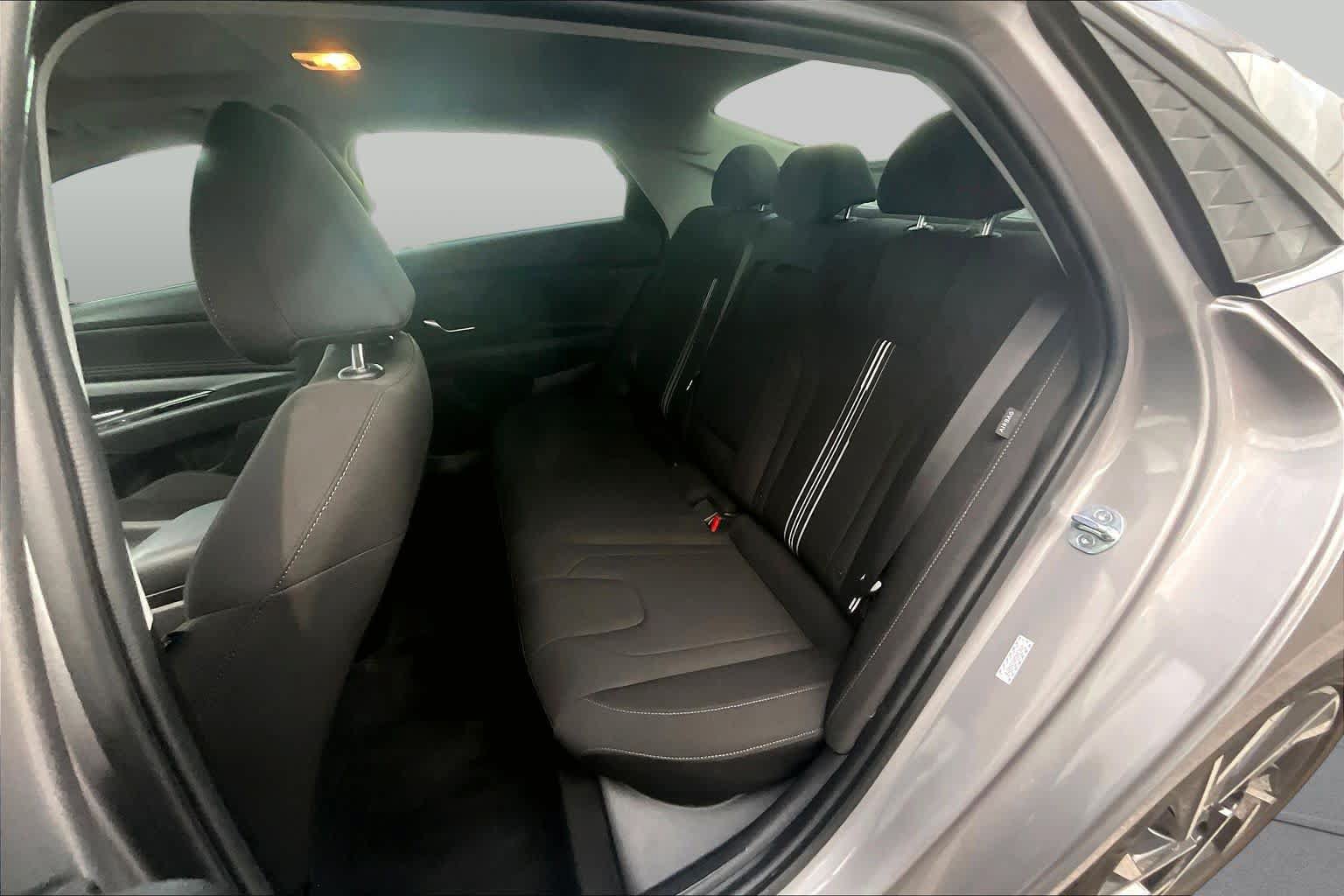 Used 2024 Hyundai Elantra SEL w/ Convenience Package FWD image 20