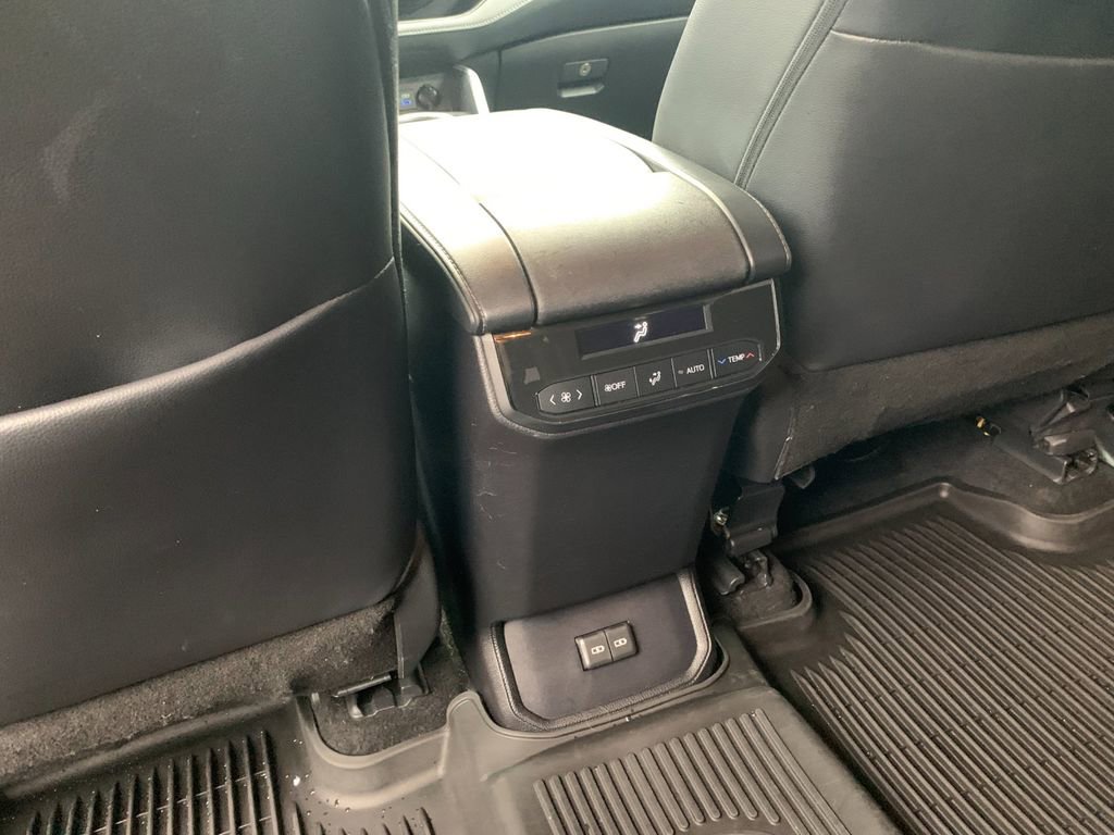 Used 2022 Toyota Highlander XSE image 15