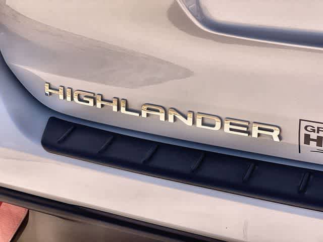 Used 2024 Toyota Highlander XSE FWD image 8