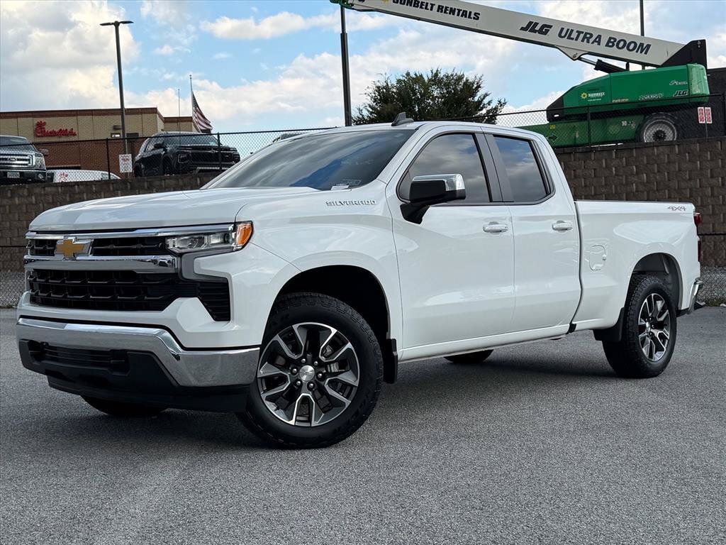 Used 2024 Chevrolet Silverado 1500 LT AWD/4WD image 2