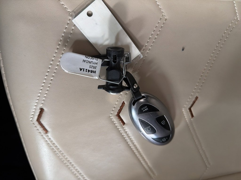 Certified 2025 Hyundai Tucson SE image 26