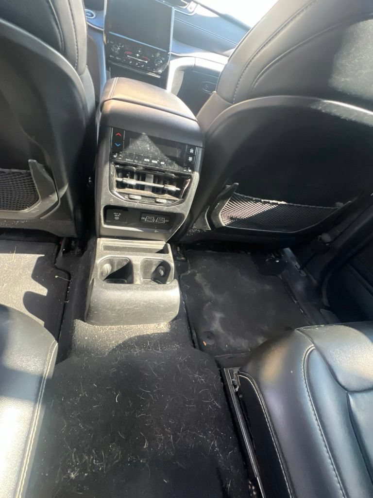 Used 2023 Jeep Grand Cherokee L Limited w/ Black Appearance Package AWD/4WD image 14