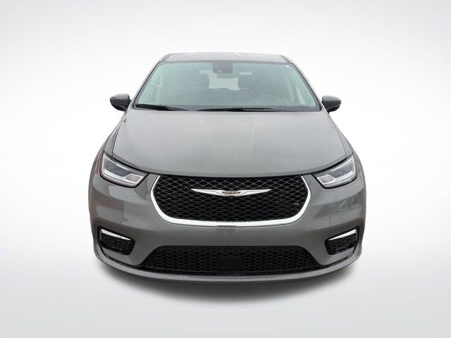 Used 2023 Chrysler Pacifica Touring-L FWD image 2