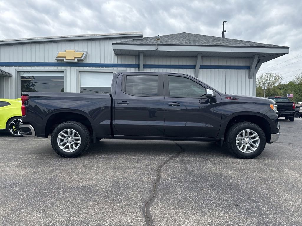Used 2023 Chevrolet Silverado 1500 LT w/ Z71 Off-Road Package AWD/4WD image 8