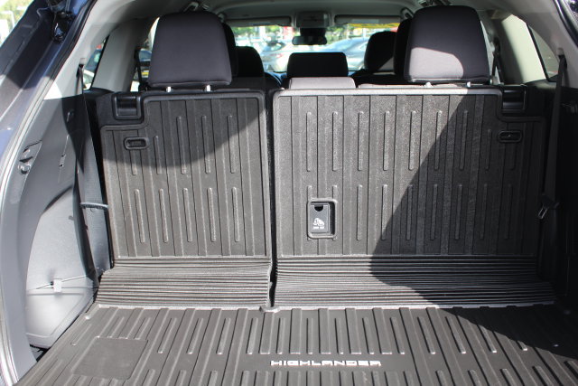 Used 2022 Toyota Highlander LE FWD image 30