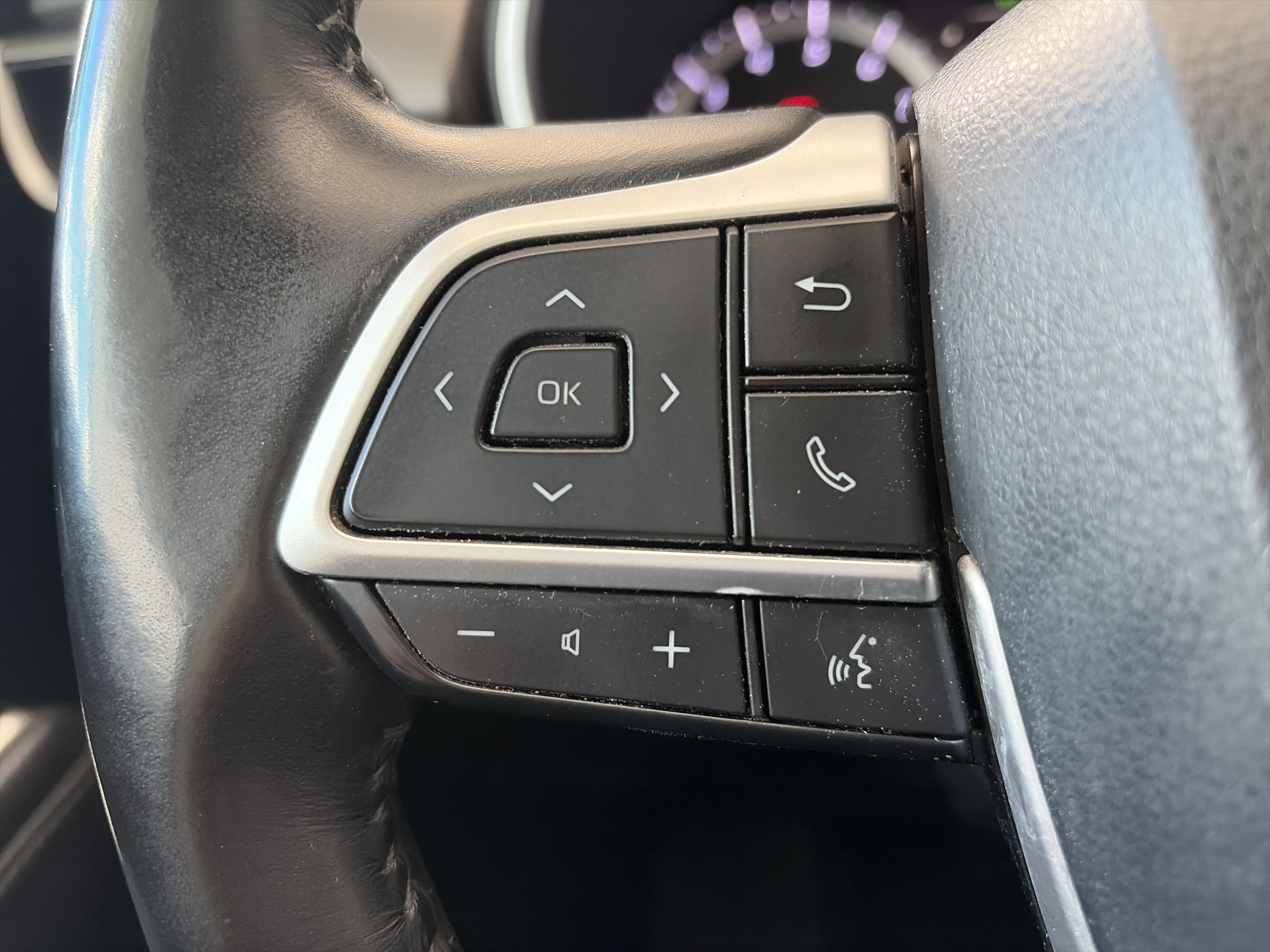 Used 2022 Toyota Highlander XLE FWD image 22