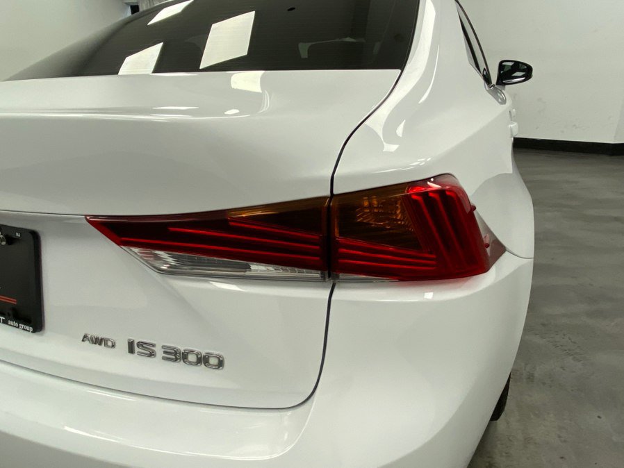 Used 2018 Lexus IS 300 AWD image 22