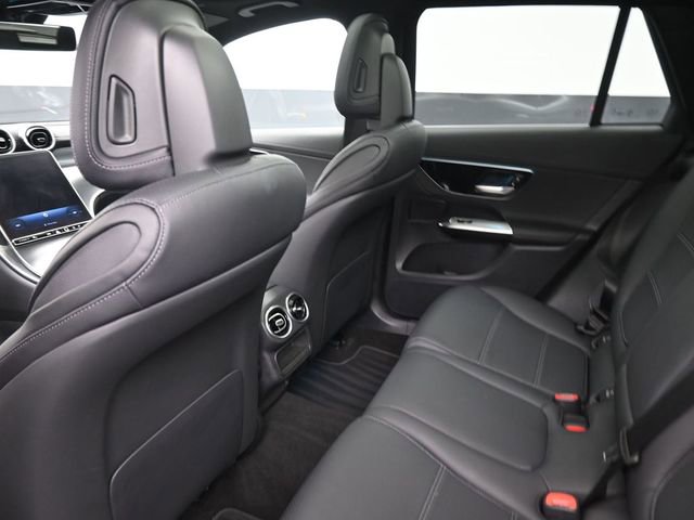 Used 2024 Mercedes-Benz GLC 300 4MATIC image 23