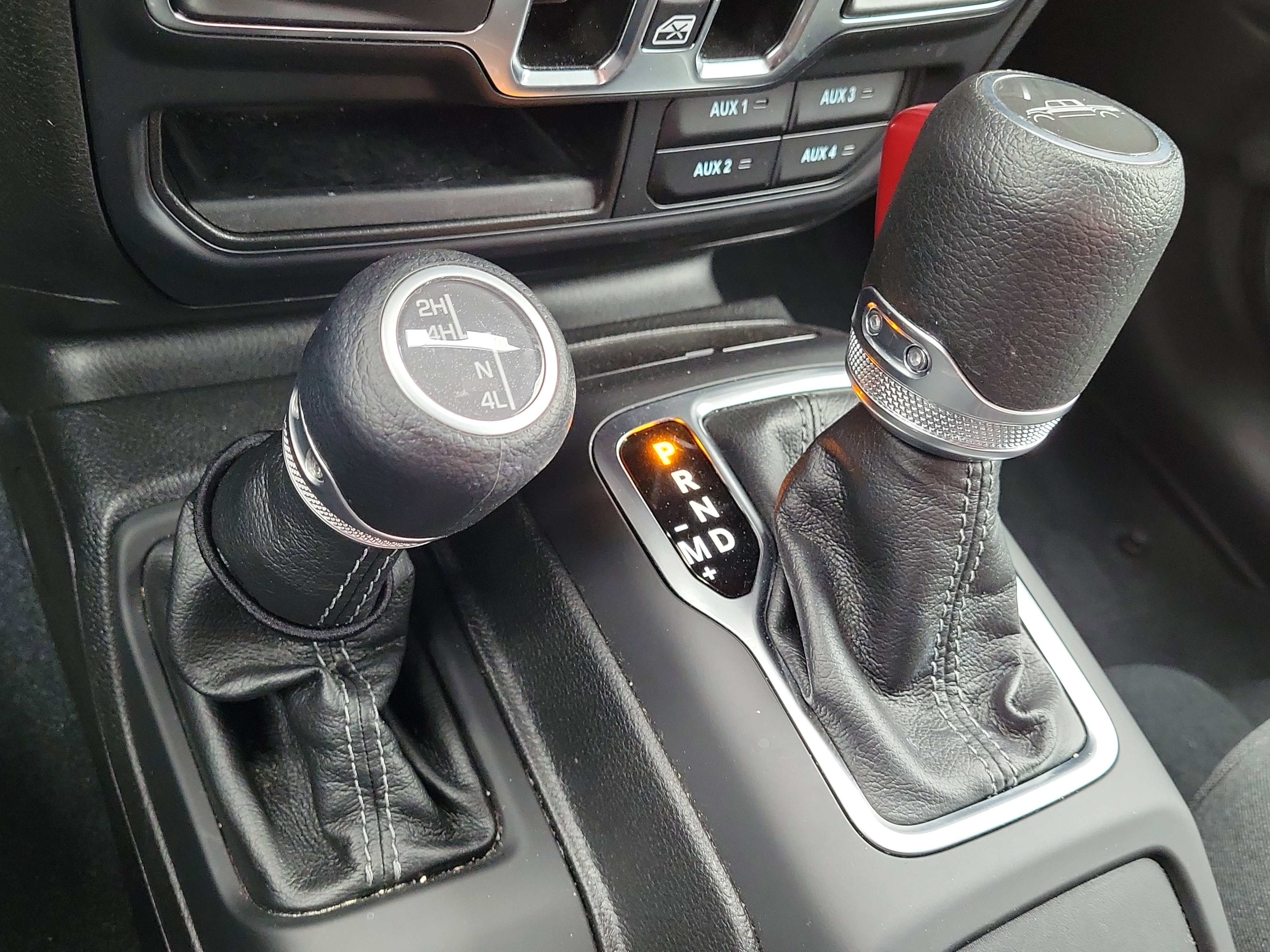 Used 2024 Jeep Gladiator Sport image 32