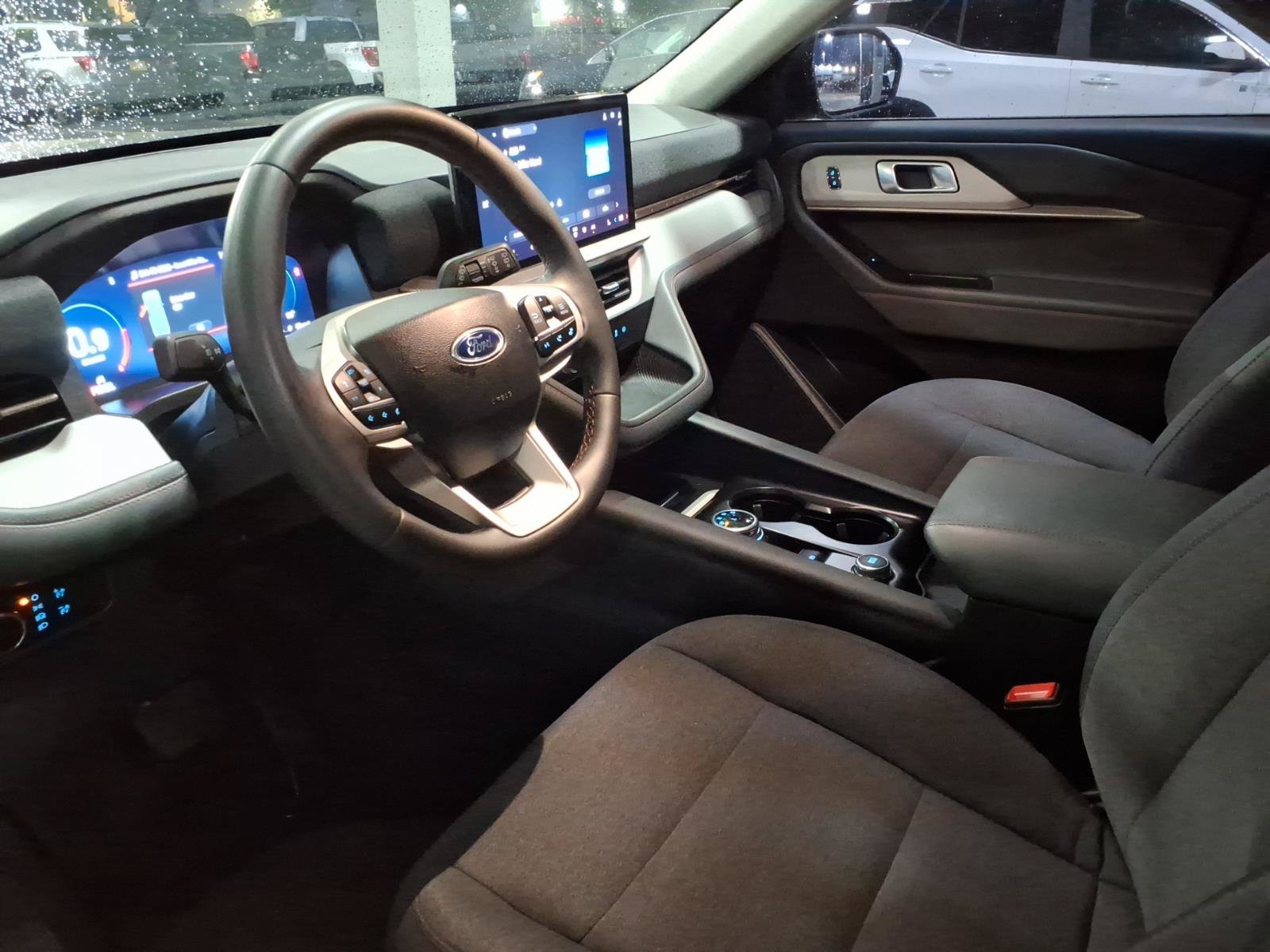 Certified 2025 Ford Explorer Active AWD/4WD image 9