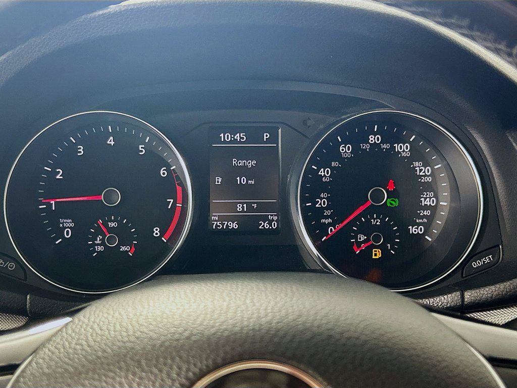 Used 2018 Volkswagen Passat 2.0T R-Line w/ R-Line Lighting Package FWD image 13