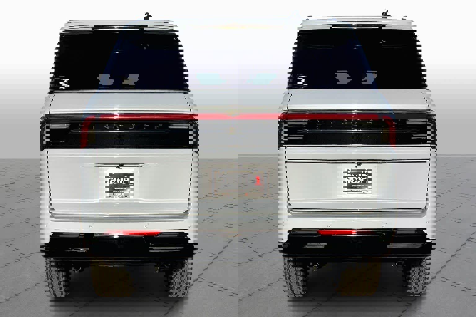 New 2025 Lincoln Navigator L Reserve w/ Jet Appearance Package image 4