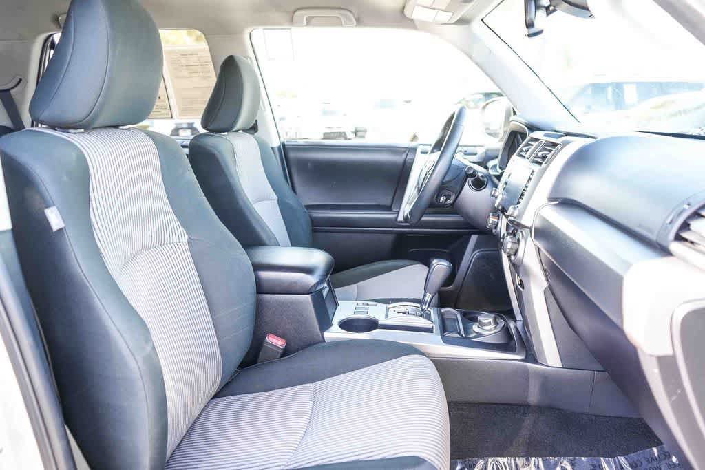 Used 2022 Toyota 4Runner SR5 AWD/4WD image 16