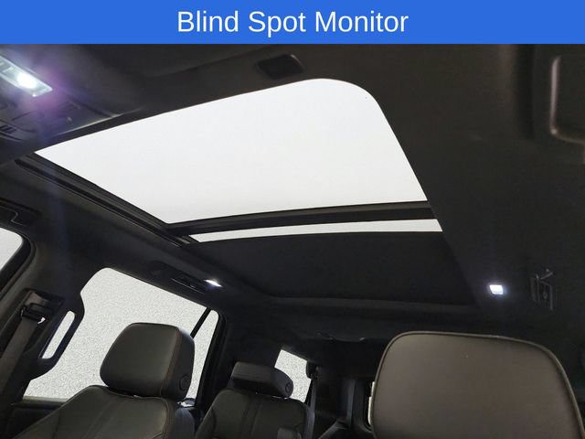 Used 2022 Chevrolet Tahoe RST w/ Luxury Package AWD/4WD image 11