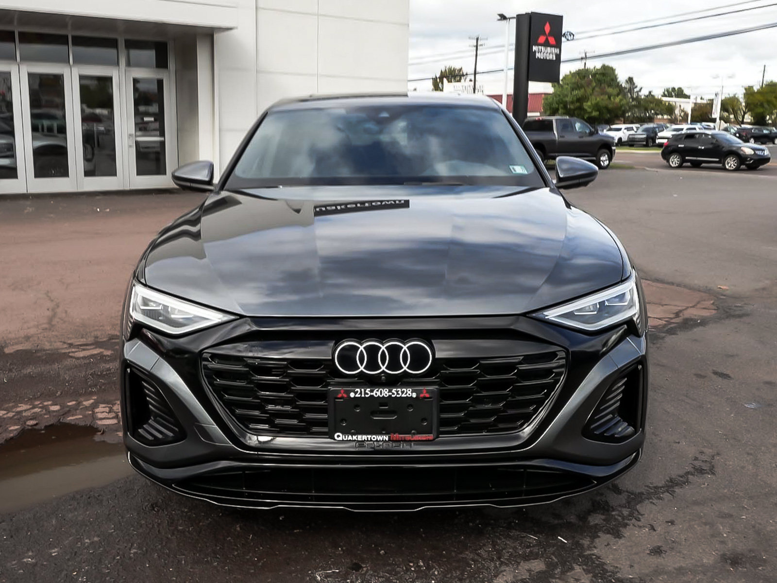 Used 2024 Audi Q8 e-tron Premium Plus w/ Premium Plus Package AWD/4WD image 2