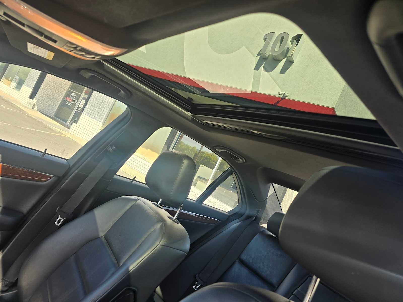 Used 2010 Mercedes-Benz C 300 Sedan image 23