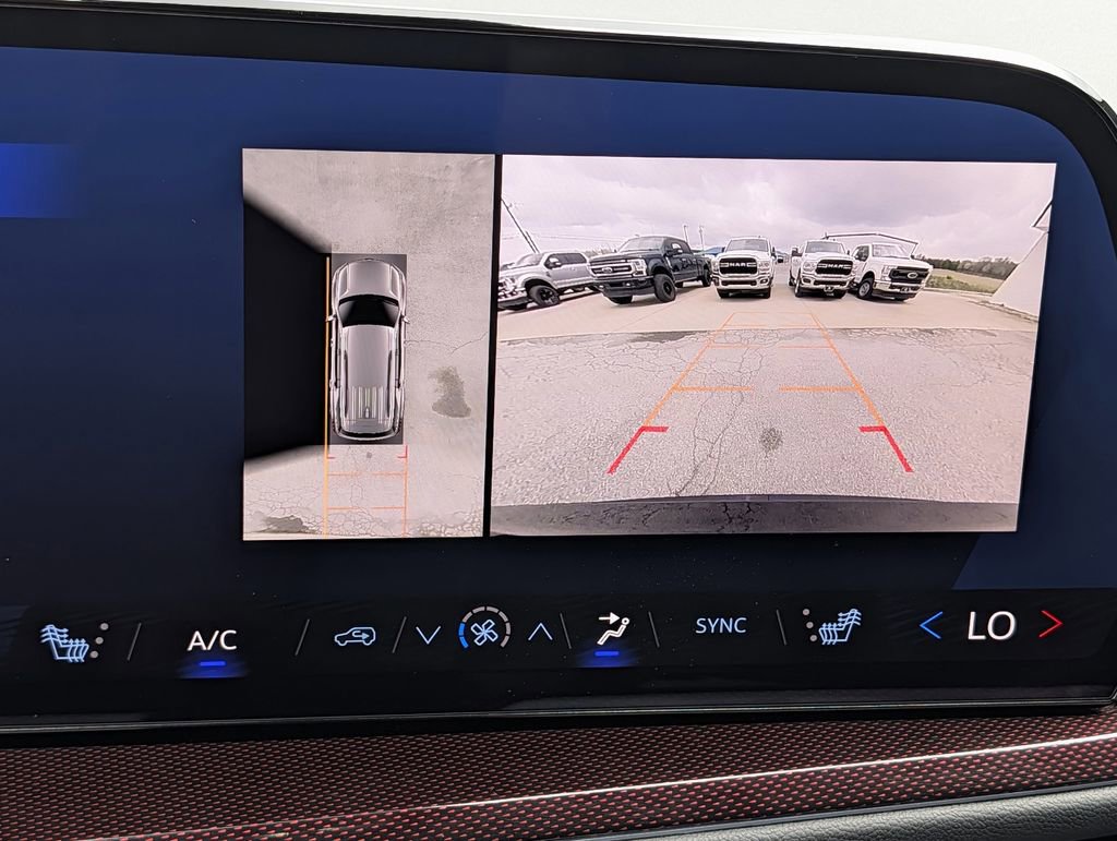 Used 2024 Chevrolet Traverse Z71 w/ Enhanced Driving Package image 16