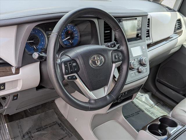 Used 2015 Toyota Sienna XLE FWD image 10