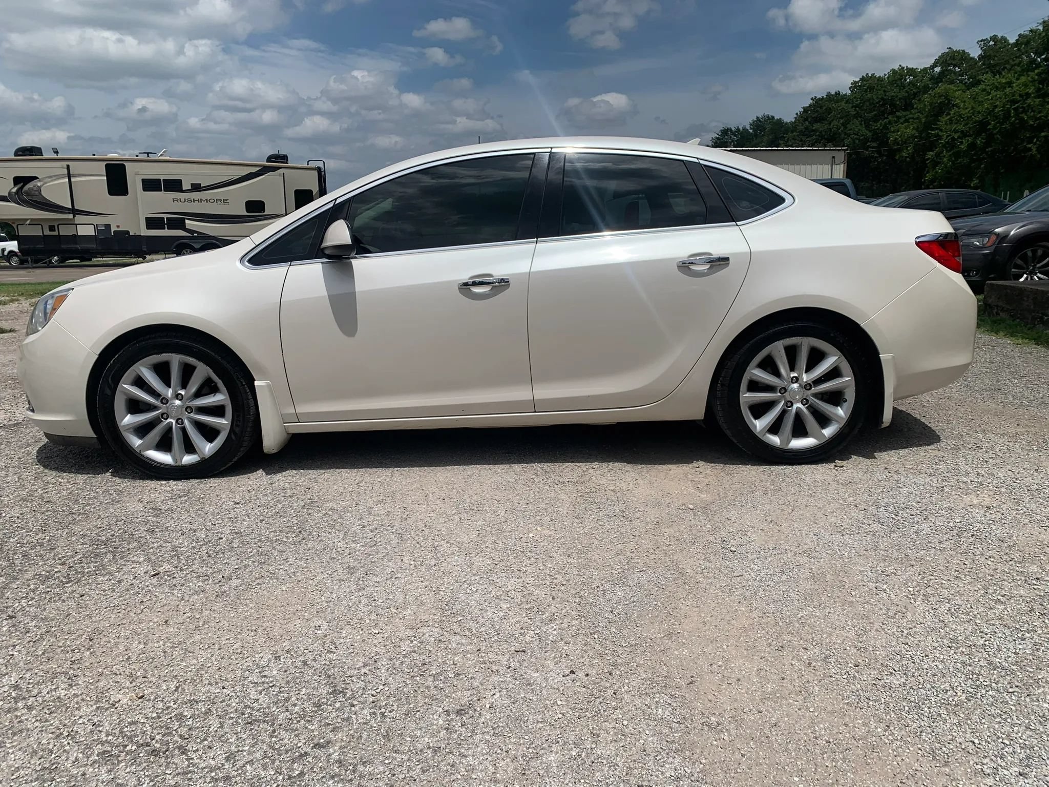 Used 2013 Buick Verano Leather FWD image 2