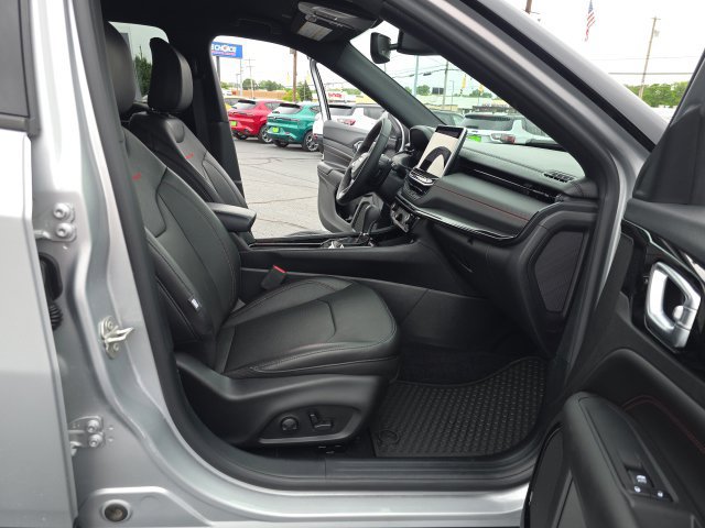 Used 2024 Jeep Compass Trailhawk w/ Trailhawk Elite Group AWD/4WD image 40