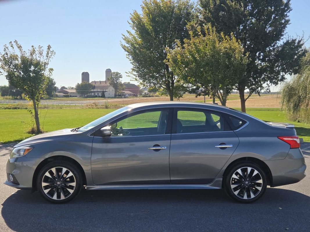 Used 2017 Nissan Sentra SR w/ Driver's Assist Package FWD image 4