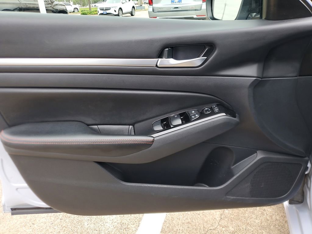 Used 2024 Nissan Altima 2.5 SR FWD image 17