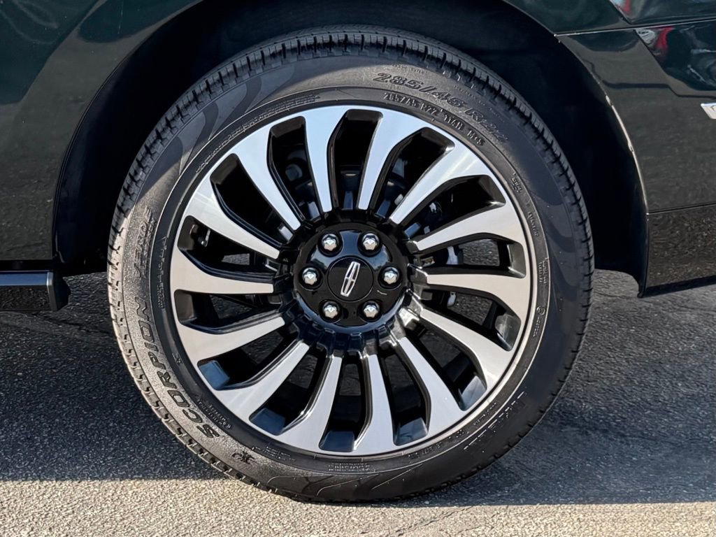 Used 2024 Lincoln Navigator Black Label image 12